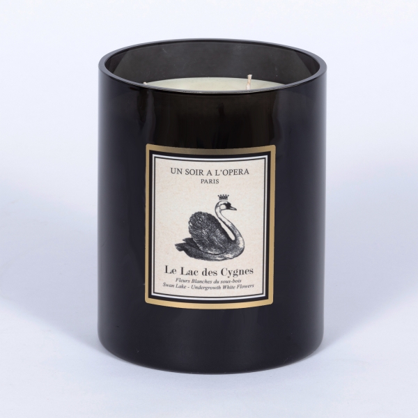 Green grass and white flowers - Luxury scented candle - SWAN LAKE